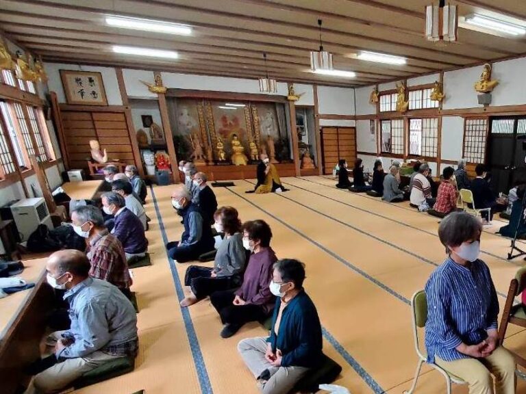 「龍洞院」で座禅の集い - 日本遺産 月の都千曲