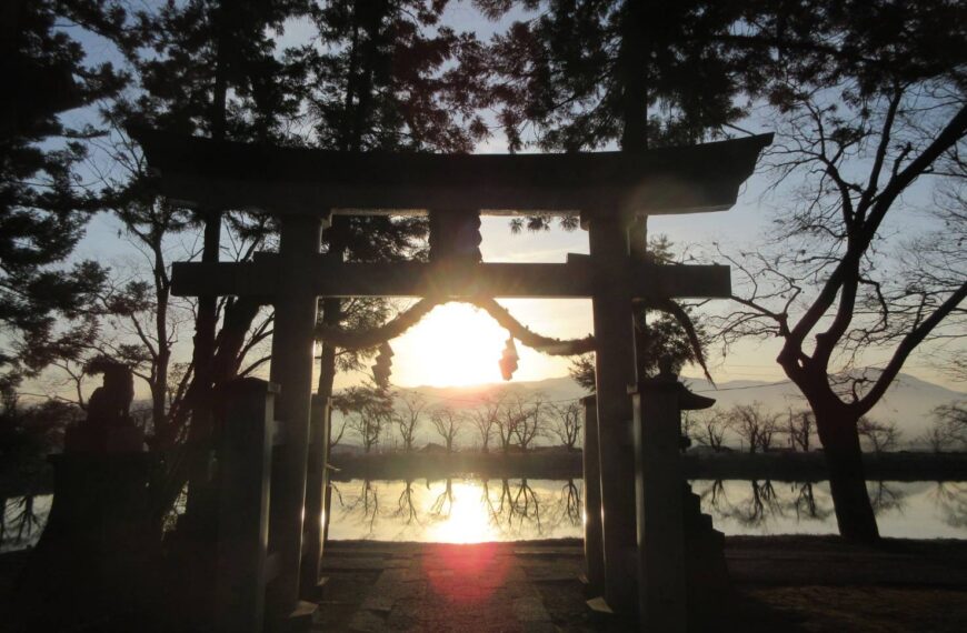 2つの太陽 (治田神社)