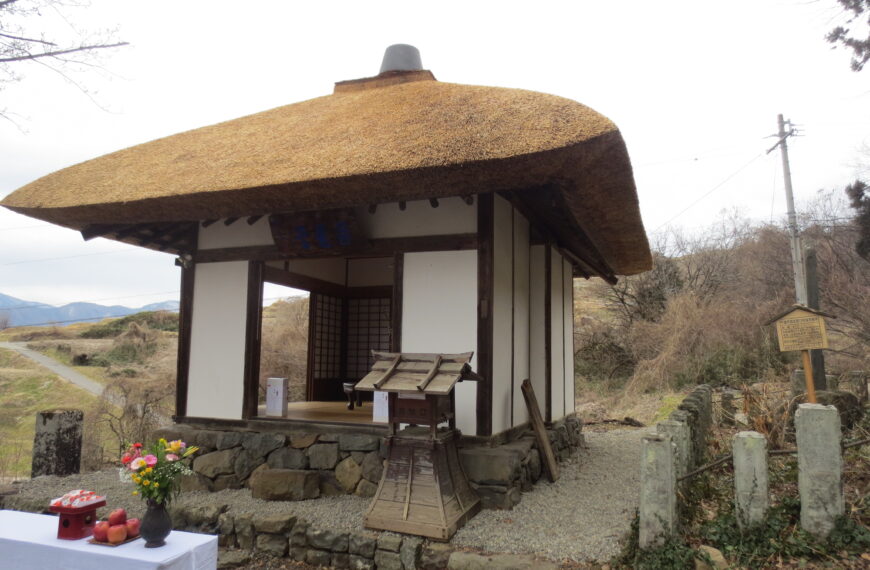 月見堂屋根新装なる